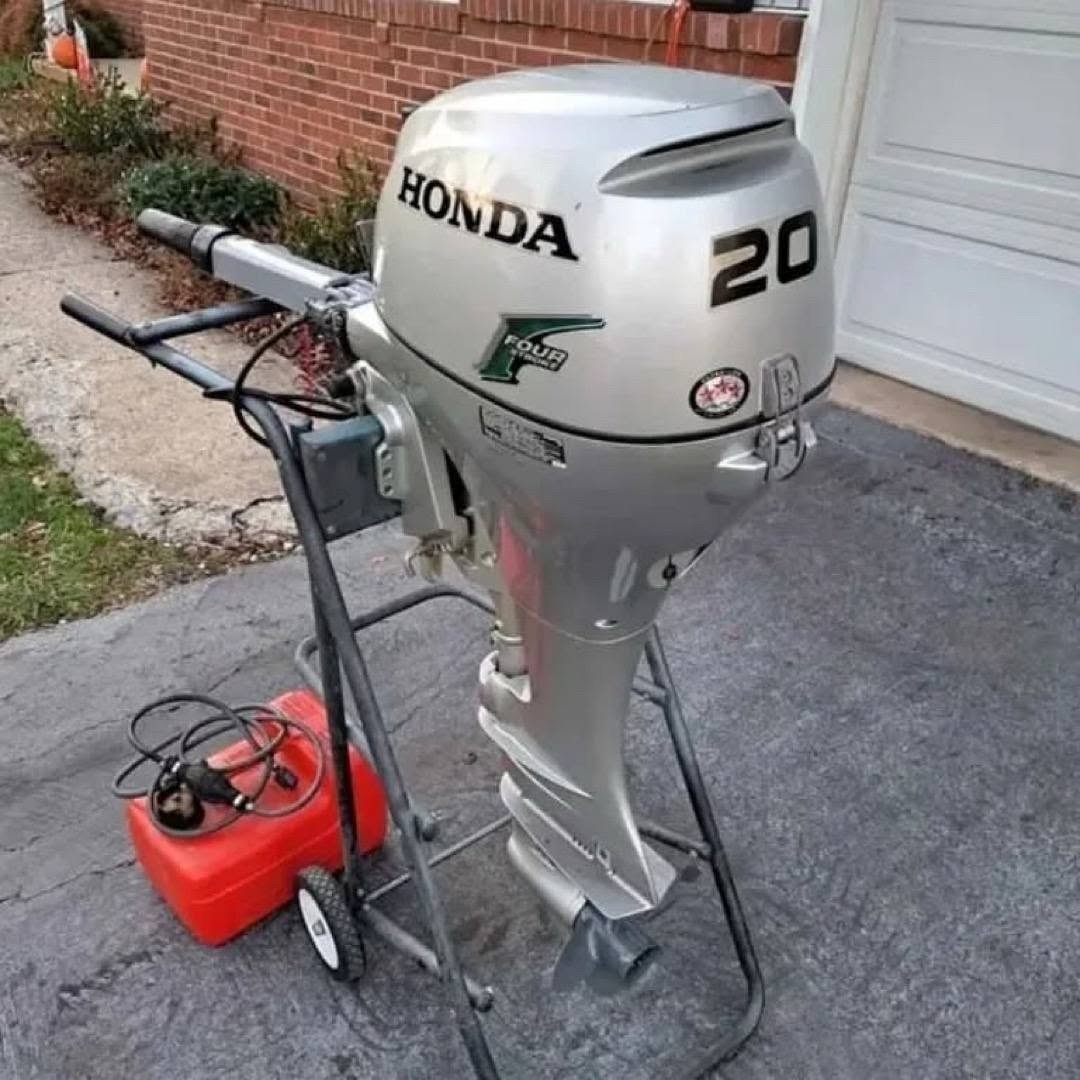 2005 Honda 20HP Four Stroke Long Shaft Outboard Motor 2005 Honda 20HP Four Stroke Long Shaft Outboard Motor