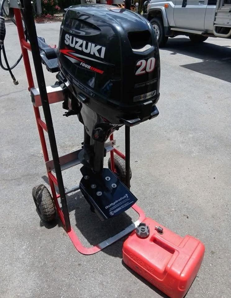 Used Suzuki 20HP Four Stroke Long Shaft Outboard Motor for Sale Used Suzuki 20HP Four Stroke Long Shaft Outboard Motor for Sale